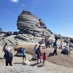 Sfinxul din Bucegi transformat de turisti in zid de escalada - Romsilva intensifica patrulele