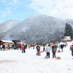 Prima ninsoare din acest an a dezlănțuit distracția la Poiana Brașov