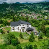 Belvedere Haven - Dâmbovicioara.
- Sat Podu Dâmboviței, Nr. 7C
- Belvedere Haven se află situată în comuna Dâmbovicioara, la ieșire din comuna Rucăr, către Bran. Locația se află la granița cu Parcul Național Piatra Craiului și la poalele munților Bucegi.

Belvedere Haven oferă opțiuni de cazare de înaltă calitate și în același timp vă oferă liniște, intimita...
