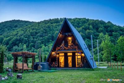 Escape Remeți - A-Frame by the River