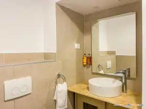 Cameră King cu Balcon - Camera Dubla - RunCa-n Rai