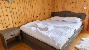 Cameră dublă cu pat matrimonial - Camera Dubla Matrimoniala - Livada cu Suflet