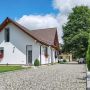 Casa Diana - Avrig.
- Str. Valea Avrigului, Nr. 530
- Casa Diana este situată în zona turistică Valea Avrigului la 5 km de orașul Avrig, accesul către proprietate se face direct din șoseaua principală DJ105F. Odată ajunși la noi veți fi întâmpinați de o curte mare cu locuri de parcare, loc de joacă pentru copii (topogan, trambulină, leagăn, iepurașu...