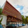 Hotel Tisa - Baile Olanesti.
- Str. Libertatii, Nr. 2 A
- Situat în oraşul balnear Băile Olăneşti, Hotelul Tisa este o alegere excelentă pentru cei care caută o experiență de relaxare și wellness. Hotelul oferă un centru de wellness cu o gamă largă de facilități, inclusiv o piscină interioară, saună, baie turcească și o cabină de masaj, unde oaspeții se...