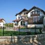 Pensiunea Casa Domneasca - Curtea de Arges.
- Str. Plopis, Nr. 3
- Nascuta din dorinta de a crea ceva  deosebit in „Orasul regilor”, Pensiunea Casa Domneasca a fost construita in anul 2007, in apropierea Bisericii Domnesti si a Ruinelor domnesti San Nicoara, pe o colina la poalele careia se intinde municipiul Curtea de Arges in toata splendoarea lui.

Facilita...