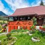 Casa Brazilor - Garda de Sus.
- Sat Gârda de Sus, România
- Casa Brazilor este o cabană frumoasă cu o priveliște minunată, situată în satul Dobrești, comuna Gârda de Sus din Munții Apuseni, departe de aglomerație, la 2,3 km de Peștera de sub Zgurăști și la 19,1 km de Pârtia Vârtop. 

Cabana este sufiecient de mare pentru 3 familii, fiind compusă din 3 c...