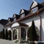Hotel PRINCE - Miercurea Ciuc.
- Str. Harghita, Nr. 74
- Hotelul Prince este situat într-o zonă liniștită și sigură, la doar 15 minute de centrul orașului, fiind alegerea ideală unde puteți combina turismul cu afacerile. Din 1996 Hotelul Prince oferă oaspeților săi o gamă mare de sortimente de mâncăruri, într-un restaurant elegant de 3 stele, camere mo...