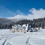 Casa Iustin - Moroieni.
- Sat Dobreşti, Str. Orzea, Nr. 42A
- Cabana Turistică Casa Iustin se află în Parcul Natural Bucegi, în satul Dobrești, comuna Moroeni, la 2 km de Peștera Ialomiței, la 5,4 km de Sfinxul din Bucegi și la 41,5 km de Domeniul Schiabil Kalinderu din Bușteni.

La exterior, cabana dispune de o curte cu terasă, parcare pentru autoturisme...