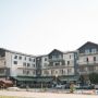 Hotel Dumbrava - Rupea.
- DN13, Km 68
- Hotel Dumbrava te îndeamnă la un popas într-o oază de liniște și relaxare, acesta deținând 100 de spații de cazare în camere de 2, 3 paturi și două apartamente, două saloane-restaurant, un bar. 

Camerele sunt dotate corespunzător cu TV, mini-bar și băi cu duș. Saloanele pot fi amenajate scopul...