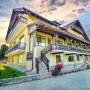 Pensiunea Roua Muntilor - Sambata de Sus.
- Sat Sâmbăta de Sus, Zona Turistică, Nr. FN
- Pensiunea este compusă din două clădiri, cu un total de 30 de spații de cazare, cu un total de 67 de locuri distribuite în camere duble, triple și apartamente. 

Proprietatea dispune totodată de o curte mare cu piscină și pomi fructiferi. Pensiunea se află în imediata vecinătate a Mănăstirii Br...
