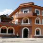 Hotel Orizont - Slanic.
- Str. Vasile Alecsandri, Nr. 5
- Toate cele 45 locuri de cazare dispuse in camere cu doua paturi, dotate cu TV-cablu, frigider, telefon si incalzire centrala, beneficiaza de aceleasi principii ale armoniei si bunului gust. Restaurantul modernizat intr-o arhitectura deosebita, are o capacitate de 180 de locuri in interior si de 4...