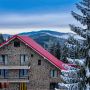 Casa Popasul Lui Horea - Vartop.
- Oraş Nucet, Str. Principală, Nr. 701
- Casa Popasul lui Horea este situată în în stațiunea Vârtop, Cartier Vartop, nr. 159, la 1 km de pârtia Piatra Grăitoare din Vârtop. Proprietatea este locul perfect pentru o vacanță într-un cadru natural, liniștit, cu aer curat și peisaje de poveste.

Locația oferă un living spațios, o bucătărie...