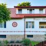 Pensiunea Agnes - Viseu De Sus.
- Str. Spiru Haret, Nr. 10
- Dragi musafiri, Pensiune Agnes este situată în Vișeu de Sus, la 2,2 km de Mocănița de pe Valea Vaserului, într-o zonă necirculată și liniștită pe malul râului Vaser. În curtea pensiunii avem terase, spații verzi, loc de joacă, pomi fructiferi și parcare proprie.

Pensiunea beneficiază de restau...