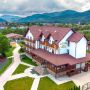 Hotel Yara - Viseu De Sus.
- Str. 1 Mai, Nr. 52
- Hotelul Yara se afla în Vișeu de Sus, la 24 km de Biserica de lemn din Ieud, și oferă o gradină, o parcare privată, un lounge comun și o terasă. Acest hotel de 3 stele oferă o recepție deschisă non-stop, serviciu de concierge și acces gratuit la internet WiFi. 

Oaspeții au la dispoziție un res...